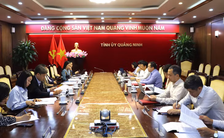 Quang cảnh cuộc họp.