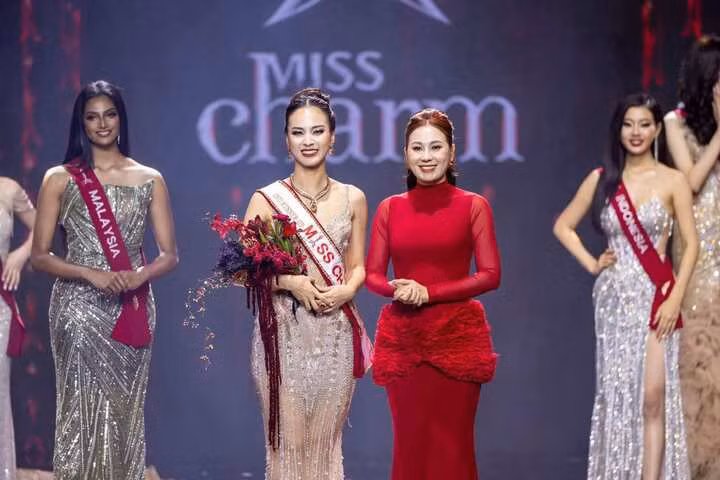 Á hậu Quỳnh Nga.