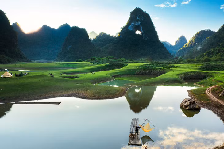 Năm 2022, khung cảnh độc đáo tại núi Thủng đã được độc giả Sài Gòn Tiếp Thị bình chọn vào “Top 7 Ấn tượng Việt Nam”, hạng mục “Top 7 điểm du lịch có cảnh đẹp ấn tượng”.