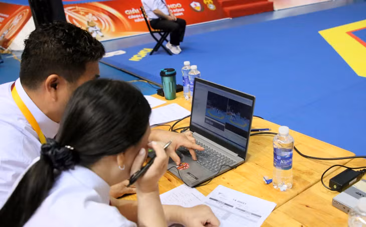 Công nghệ chiếu lại video hỗ trợ các trọng tài trong việc điều hành trận đấu và xử lý chính xác các tình huống diễn ra rất nhanh của trận đấu.