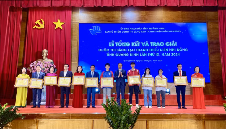 Các tập thể, cá nhân được tặng Bằng khen của UBND tỉnh vì có thành tích xuất sắc trong công tác tổ chức, triển khai và tham gia hưởng ứng Cuộc thi Sáng tạo thanh thiếu niên nhi đồng tỉnh Quảng Ninh lần thứ IX, năm 2024.
