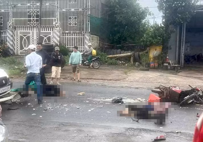 Xe máy lấn làn tông trực diện ô tô, hai người phụ nữ nhập viện. Ảnh: CTV
