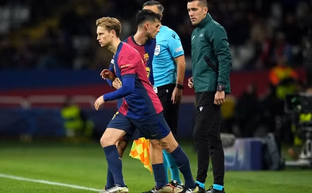 De Jong có thể rời Barca