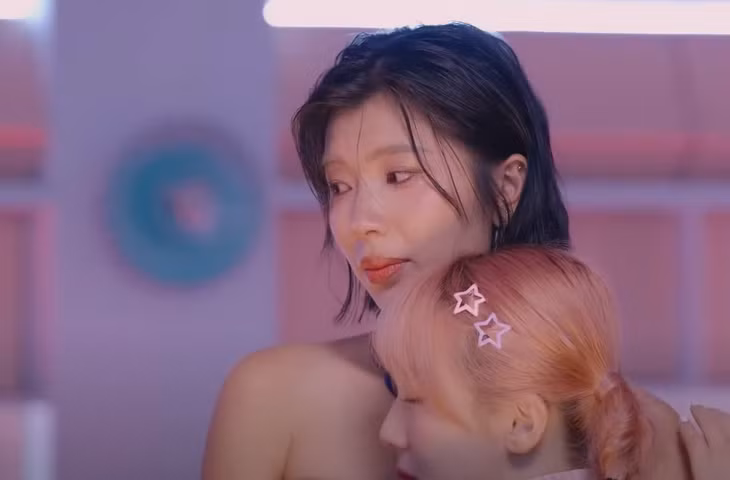 Đồng Ánh Quỳnh rơi nước mắt khi biết mình phải ra về. Ảnh: Cắt từ video