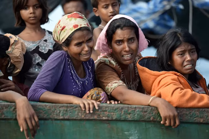 Một chiếc thuyền chở những người Rohingya tìm cách đi khỏi Myanmar hồi năm 2015 - Ảnh: AFP