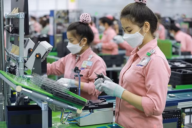 Nhập khẩu tăng mạnh do nhu cầu sản xuất, phục vụ xuất khẩu Việt Nam đang hồi phục. Ảnh: Samsung Việt Nam.