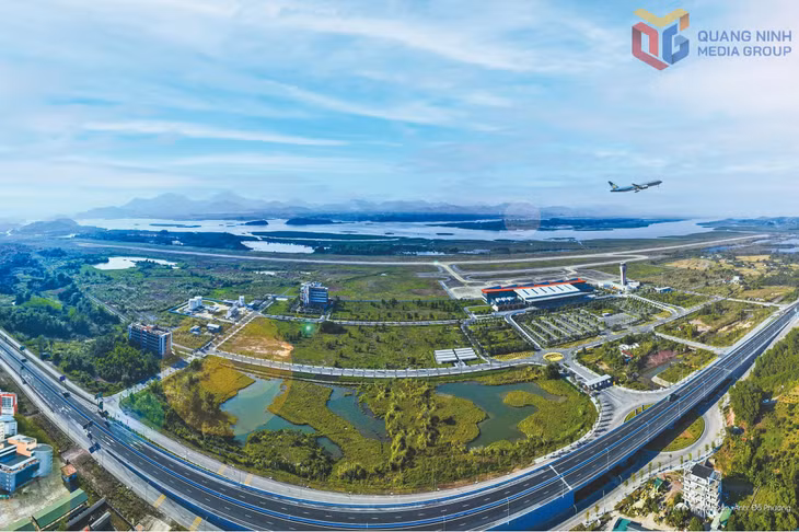 Cao tốc Vân Đồn - Móng Cái nhìn từ trên cao.