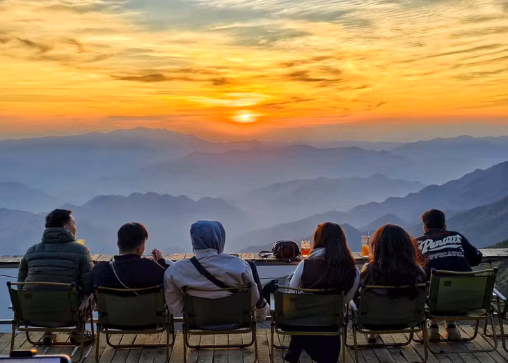 Chiều hoàng hôn ở Khe Cải vẻ đẹp thơ mộng, lãng mạn giữa thiên đường mây nhất định sẽ chinh phục trái tim của lữ khách.