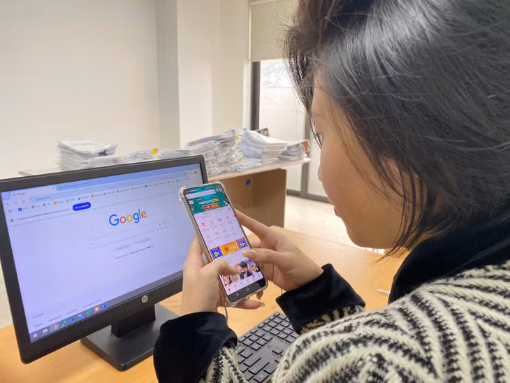 Mua sắm online trở thành xu hướng được ưa chuộng của nhiều người dân hiện nay.