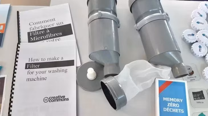 Bộ lọc sẽ được lắp đặt trong kết cấu của máy giặt thế hệ mới nhằm giảm thiểu sự thải loại vi sợi ra môi trường. (Ảnh: FranceInfo)