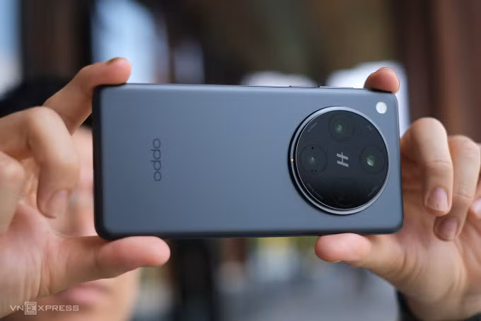 Oppo Find X8 Pro và hệ thống camera hợp tác Haselblad. Ảnh: Tuấn Hưng
