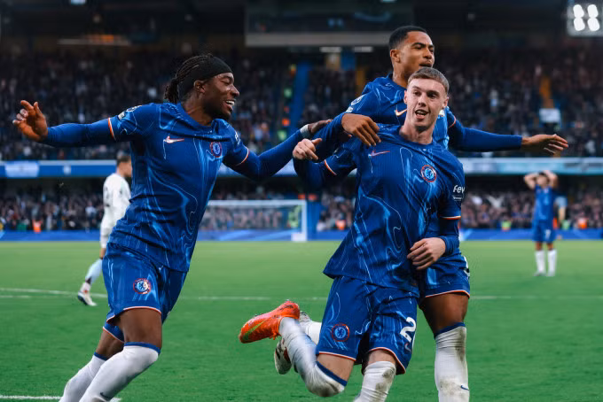 Cole Palmer mừng bàn ấn định chiến thắng 3-0 trước Aston Villa 3-0. Ảnh: Chelsea FC