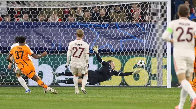 Kevin cứa lòng về góc xa mở tỷ số. Ảnh: FC Bayern