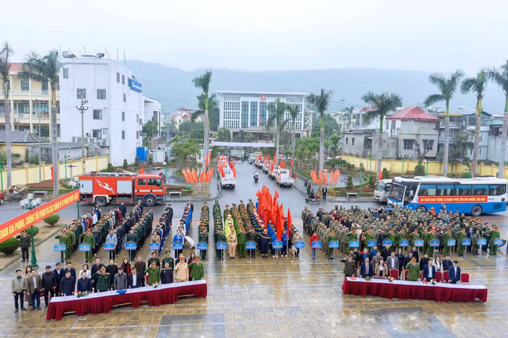 Các lực lượng chức nămg của TP Cẩm Phả tham dự Lễ ra quân đợt cao điểm tấn công, trấn áp tội phạm, bảo đảm ANTT Tết Nguyên đán Ất Tỵ năm 2025. (Ảnh cơ sở cung cấp)
