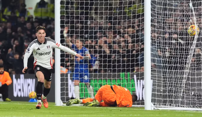 Harry Wilson vui mừng sau khi ghi bàn, quân bình tỷ số 1-1 cho Fulham. Ảnh: PA