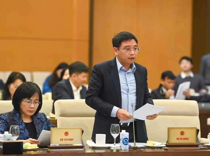 Bộ trưởng Tài chính Nguyễn Văn Thắng phát biểu tại phiên họp. (Ảnh: Duy Linh)