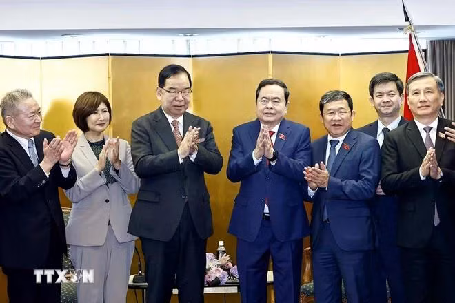 Chủ tịch Quốc hội Trần Thanh Mẫn tiếp Chủ tịch Đảng Cộng sản Nhật Bản Shii Kazuo. (Ảnh: Doãn Tấn/TTXVN)