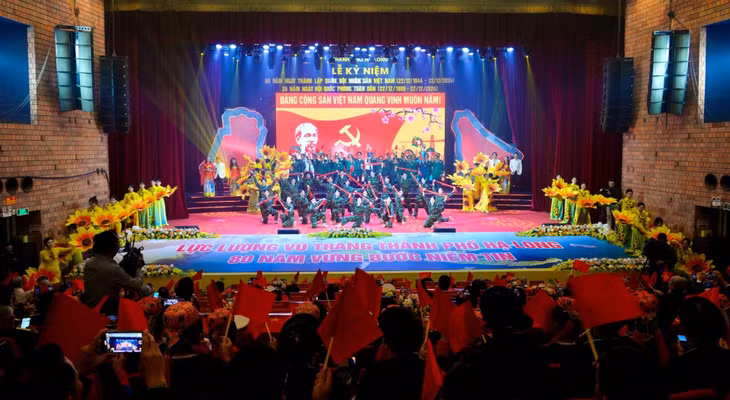 Chương trình nghệ thuật đặc biệt “Khúc quân hành trên thành phố di sản" tôn vinh sức mạnh tinh thần, ý chí kiên cường, chủ nghĩa anh hùng cách mạng của Đảng, dân tộc ta và của Quân đội nhân dân Việt Nam.