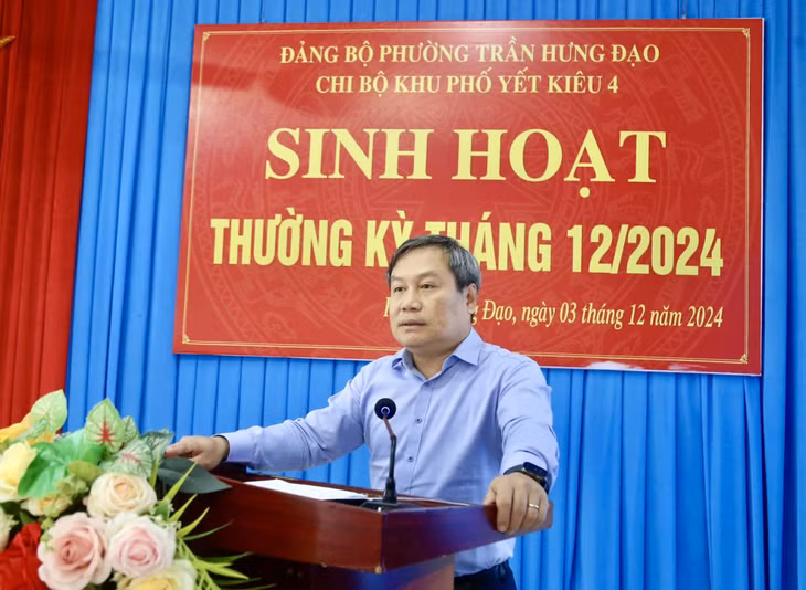 Đồng chí Vũ Đại Thắng, Ủy viên Trung ương Đảng, Bí thư Tỉnh ủy, phát biểu chỉ đạo tại buổi sinh hoạt thường kỳ của chi bộ khu Yết Kiêu 4.