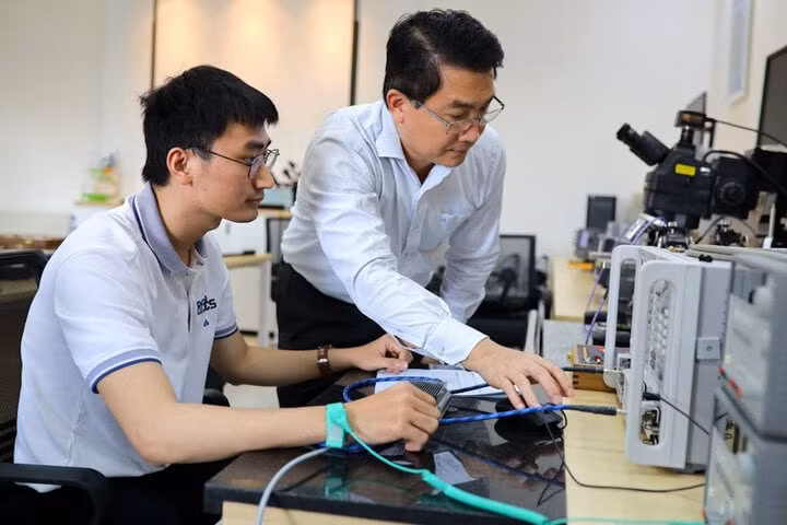 Bộ GD&amp;ĐT đề nghị các trường miễn, giảm học phí cho sinh viên ngành bán dẫn. (Ảnh minh hoạ)