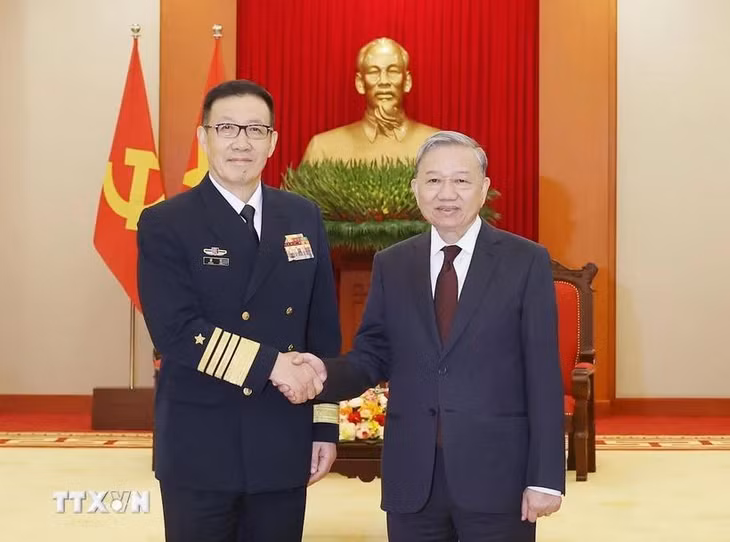 Tổng Bí thư, Bí thư Quân ủy Trung ương Tô Lâm và Bộ trưởng Quốc phòng Trung Quốc, Thượng tướng Đổng Quân. (Ảnh: Thống Nhất/TTXVN)