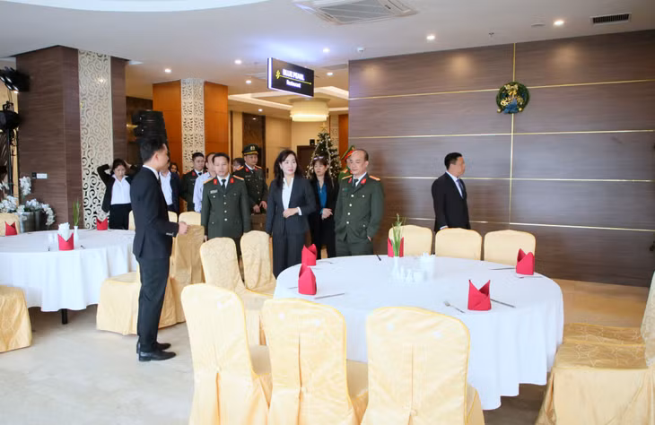 Phó Chủ tịch UBND tỉnh Nguyễn Thị Hạnh cùng lãnh đạo một số sở, ngành, đơn vị liên quan kiểm tra công tác chuẩn bị cơ sở vật chất phục vụ ăn, nghỉ cho đại biểu và các đoàn VĐV tại Khách sạn Mường Thanh Grand Hạ Long.