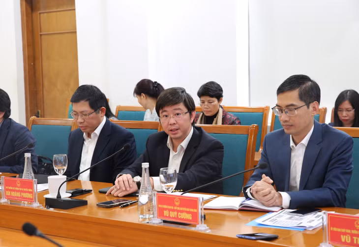 Đồng chí Bùi Hoàng Phương, Thứ trưởng Bộ Thông tin và Truyền thông, phát biểu tại buổi làm việc.