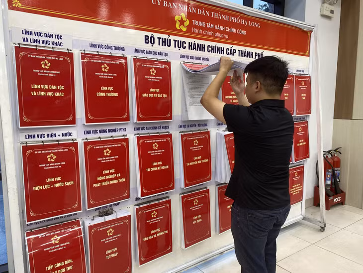 Thủ tục hành chính tại Trung tâm Hành chính công TP Hạ Long được niêm yết công khai minh bạch.