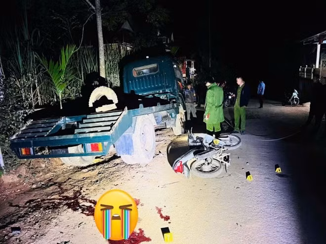 Anh V.V.D tử vong khi đâm vào xe ô tô đang đỗ ven đường. Ảnh: CATH