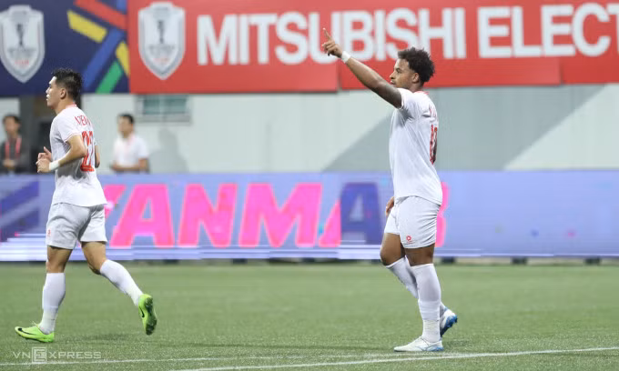 ...giúp anh vươn lên cùng đứng thứ hai trong cuộc đua Vua phá lưới ASEAN Cup 2024, sau trận thắng Singapore trên sân Jalan Besar tối 26/12/2024. Ảnh: Hiếu Lương