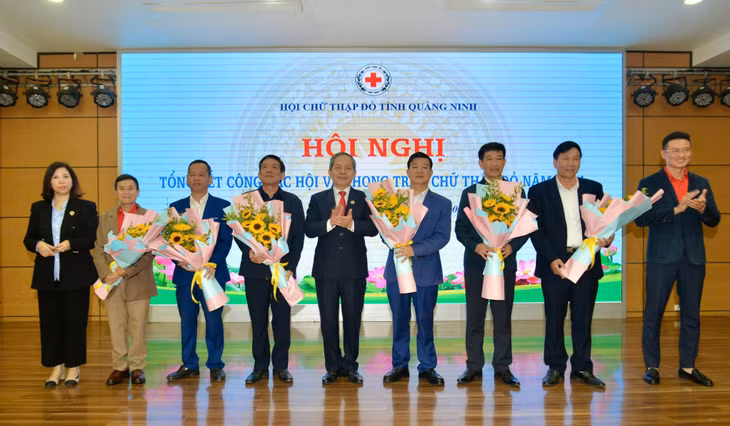 Các tập thể, cá nhân có thành tích xuất sắc được Tỉnh Hội khen thưởng.