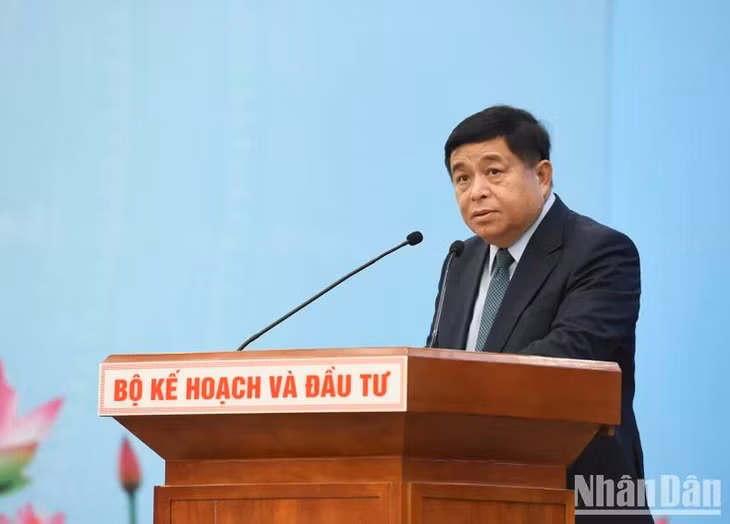 Bộ trưởng Kế hoạch và Đầu tư Nguyễn Chí Dũng phát biểu ý kiến tại hội nghị. (Ảnh:TRẦN HẢI)