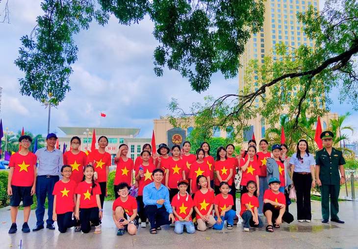 Cung Văn hoá thanh thiếu nhi tỉnh phối hợp với Thành Đoàn, Hội đồng Đội TP Hạ Long tổ chức chương trình