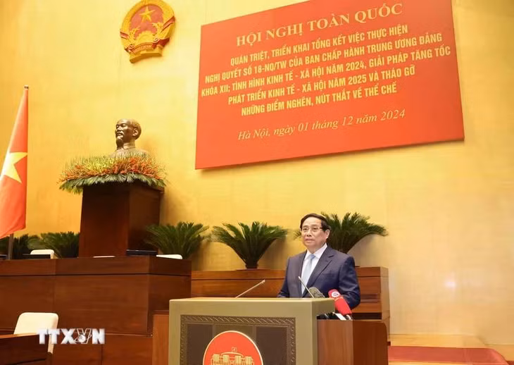 Thủ tướng Phạm Minh Chính quán triệt chuyên đề 'Tình hình kinh tế-xã hội năm 2024, giải pháp tăng tốc phát triển kinh tế-xã hội năm 2025.' (Ảnh: Phương Hoa/TTXVN)