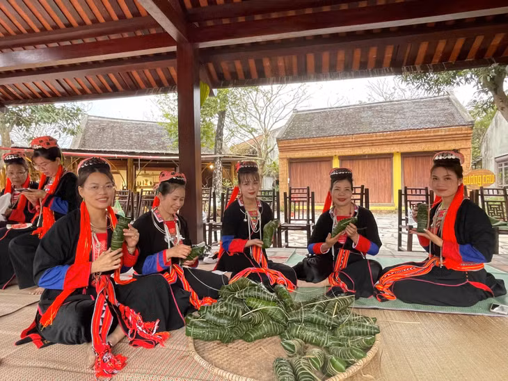 Vào dịp Tết, tại đình Làng Nương (xã Thượng Yên Công, TP Uông Bí), thường diễn ra nhiều hoạt động nhằm tái hiện không khí Tết xưa.
