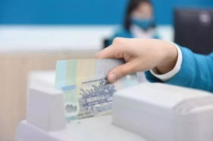 Nhiều ngân hàng đã đồng loạt điều chỉnh mức lãi suất huy động. (Ảnh: Vietnam+)