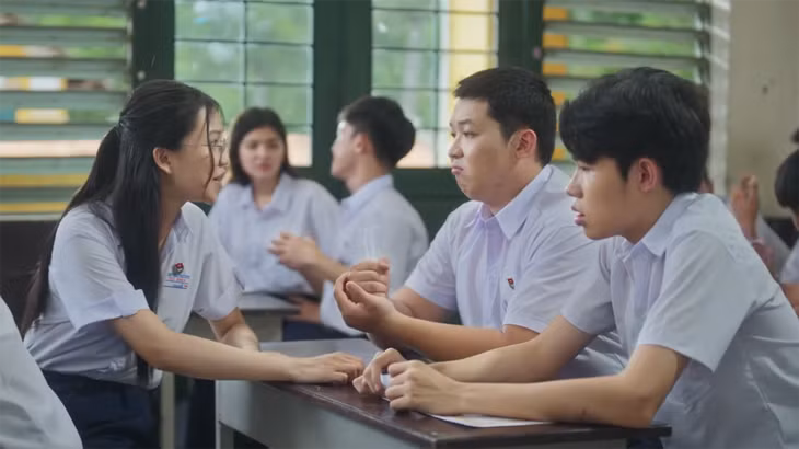 Phim kể về bộ ba bạn thân gồm nhỏ Hạnh (Phương Duyên), Tiểu Long (Nhật Linh) và Quý Ròm (Hùng Anh).