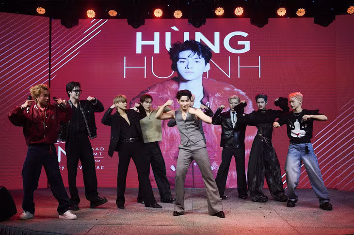 Các Anh trai say hi cover điệu nhảy của Hùng Huỳnh trong MV mới