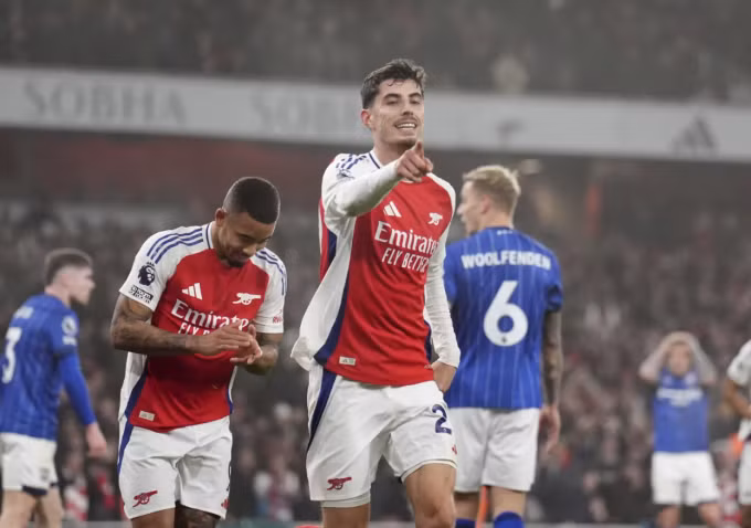 Kai Havertz mừng bàn duy nhất trong trận Arsenal Arsenal thắng Ipswich Town 1-0 trên sân Emirates, London, Anh tối 27/12. Ảnh: AP