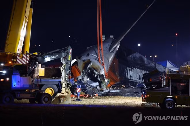 Hiện trường vụ tai nạn máy bay của hãng Jeju Air. Ảnh: Yonhap