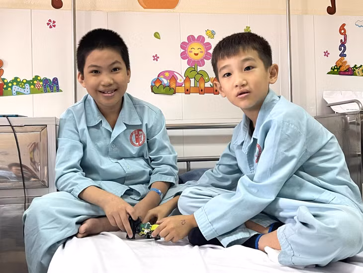 Nhiều em đang được phẫu thuật điều trị dị tật môi, vòm họng miễn phí tại Bệnh viện VN-TĐ Uông Bí.