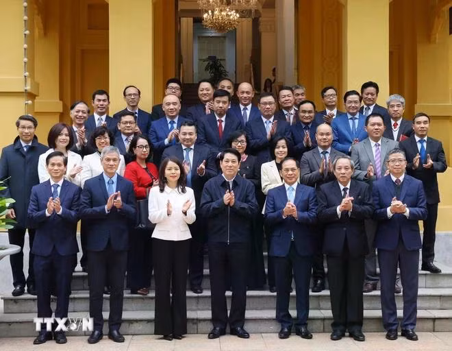 Chủ tịch nước Lương Cường với các đại biểu. (Ảnh: Lâm Khánh/TTXVN)