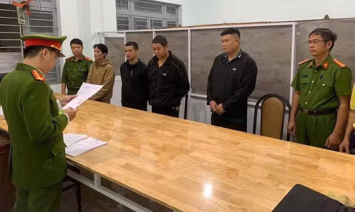 Công an khởi tố 4 chủ cơ sở sản xuất giá đỗ bằng chất cấm độc hại - Ảnh: SỸ ĐỨC