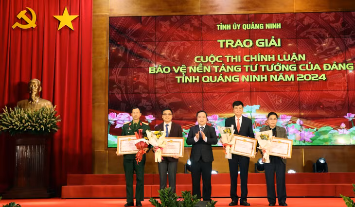 tập thể đã có thành tích xuất sắc trong việc tuyên truyền, tổ chức, hưởng ứng tham gia Cuộc thi, Ban Thường vụ Tỉnh ủy đã quyết định động viên, khen thưởng cho 04 đảng bộ. 