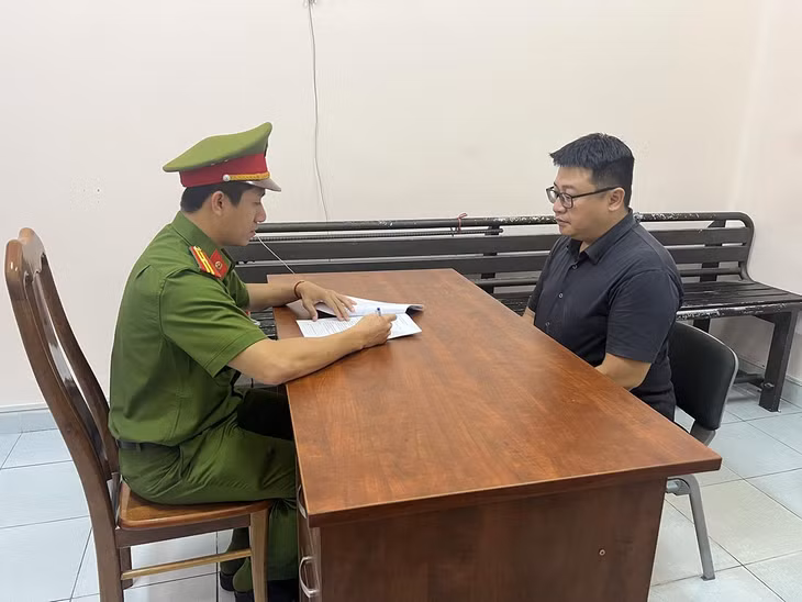 Cơ quan Cảnh sát điều tra, Công an TPHCM lấy lời khai đối tượng Nguyễn Gia Lộc. Ảnh: Công an TPHCM cung cấp