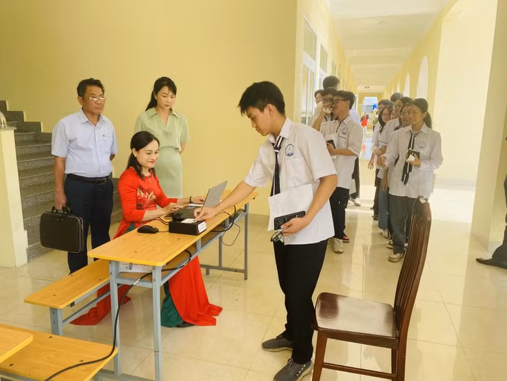 Mô hình thí điểm kiểm tra online qua công nghệ xác thực thẻ căn cước tại trường THPT Ngô Quyền (TP Hạ Long)