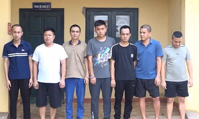 Các đối tượng liên quan đến hành vi tổ chức đánh bạc và đánh bạc. Ảnh: Công an Quảng Bình