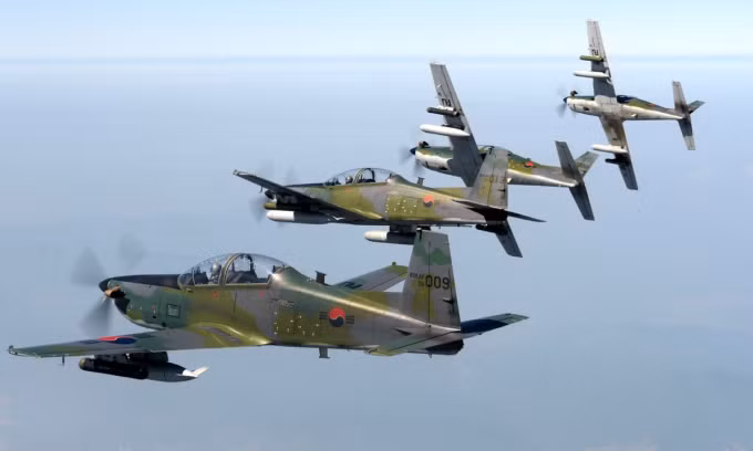Cường kích KA-1 Hàn Quốc bay trên bầu trời tỉnh Gangwon năm 2014. Ảnh: Không quân Hàn Quốc