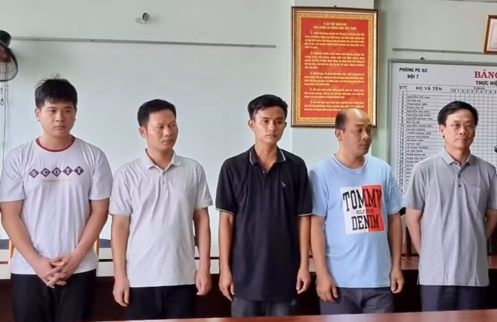 Các bị can tại Cơ quan điều tra. (Ảnh Công an cung cấp)