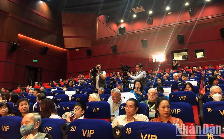 Khán giả trở lại đông đảo tại Liên hoan phim quốc tế Hà Nội 2022.